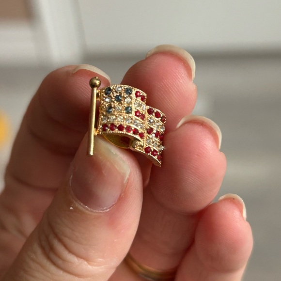 5/$25 Rhinestone NAPIER UsA flag vintage pin 🇺🇸 - Picture 4 of 7